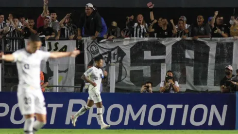 Marinho comemora o gol marcado contra o RB Bragantino (Foto: Fernanda Luz/AGIF)
