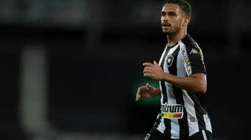 Marco Antônio ainda tem futuro incerto no Botafogo (Foto: Jorge Rodrigues/AGIF)
