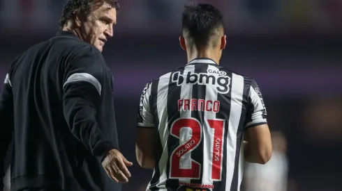 Foto: Pedro Souza/Atlético – Cuca não vem usando Alan Franco
