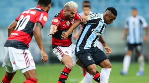 Grêmio e Flamengo fizeram jogo emocionante (Foto: Pedro H. Tesch/AGIF)
