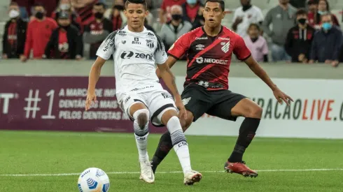 Foto: Robson Mafra/AGIF | Erick é eleito o 4º maior driblador do futebol mundial
