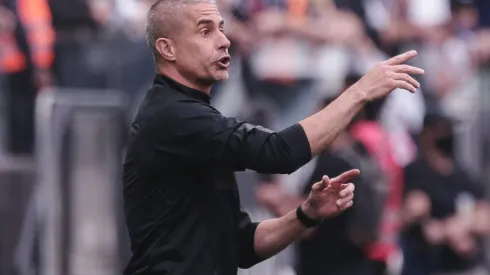 Ettore Chiereguini/AGIF – Sylvinho, técnico do Corinthians
