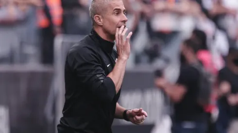 Ettore Chiereguini/AGIF – Sylvinho, técnico do Corinthians
