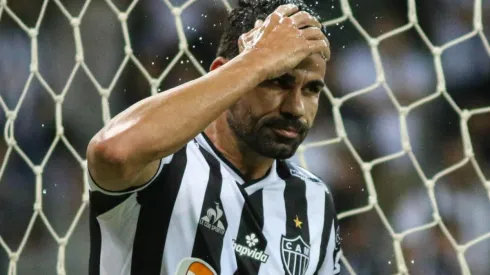 Foto: Fernando Moreno/AGIF – Diego Costa vive uma novela no Galo.
