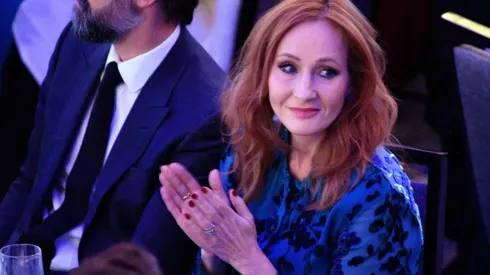 J.K. Rowling voltou a relacionar gênero com a genitália
