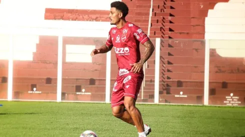 Douglas Monteiro/ Vila Nova - Willian Formiga, lateral-esquerdo do Vila Nova