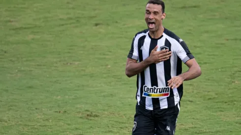 Jorge Rodrigues/AGIF – Gilvan, zagueiro do Botafogo
