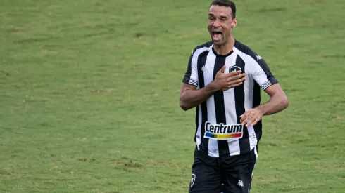 Jorge Rodrigues/AGIF - Gilvan, zagueiro do Botafogo