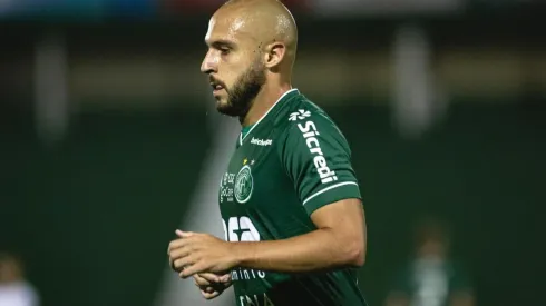 Foto: (Diogo Reis/AGIF) – Regis pode estar de saída do Guarani
