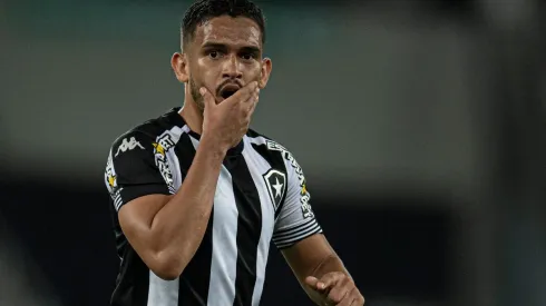 Foto: (Jorge Rodrigues/AGIF) – Marco Antônio não tem o futuro garantido no Botafogo

