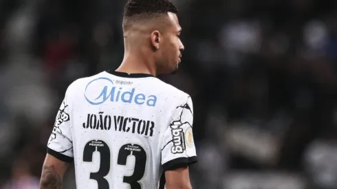 Foto: (Ettore Chiereguini/AGIF) – Destaque do Corinthians, João Victor está sendo especulado no Benfica

