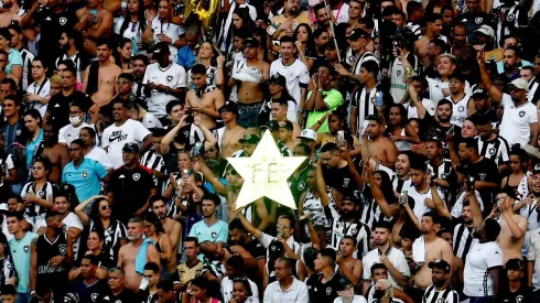 Foto: (Flickr Oficial Botafogo/Vitor Silva/Botafogo) – A torcida do Botafogo aguarda ansiosamente o anúncio de um grande investidor
