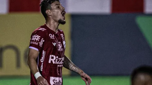 Foto: Heber Gomes/AGIF – Arthur Rezende jogador do Vila Nova-GO
