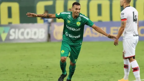Élton anotou 15 gols na temporada 2021 com a camisa do Cuiabá (Foto: AssCom Dourado)
