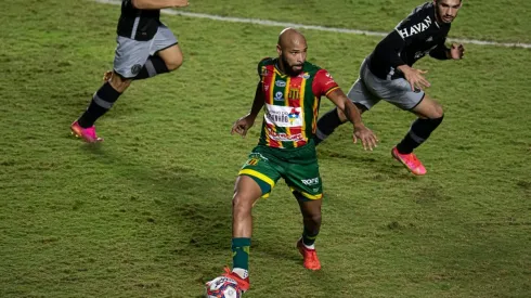 Jorge Rodrigues/AGIF – Paulo Sérgio, zagueiro do Manaus