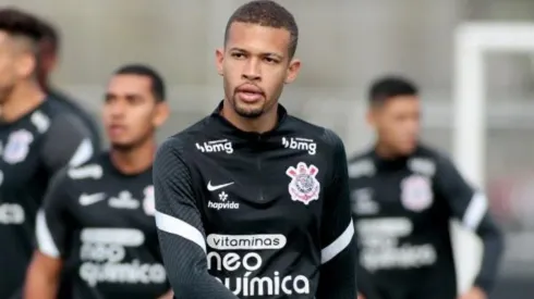 Foto: Rodrigo Coca/Ag. Corinthians – João Victor é ativo número 1 do Corinthians para exterior, mas Gabriel pode "entrar na fila" e manter zagueiro no CT Joaquim Grava
