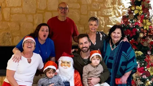 Thales Bretas reúne a família para celebrar o Natal, o primeiro sem Paulo Gustavo
