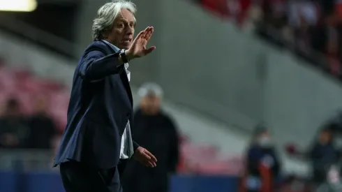 Jorge Jesus não ficou contente com a decisão tomada pelo Flamengo; técnico não deve deixar o Benfica agora
