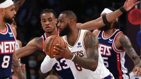 Jayne Kamin-Oncea/Getty Images – LeBron James em jogo contra os Nets, de Patty Mills
