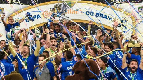Pedro Vilela/Getty Images – Jogadores do Cruzeiro festejando a Copa do Brasil em 2017
