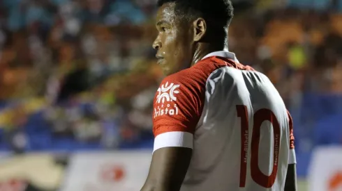 Heber Gomes/AGIF – Alan Mineiro, meio-campista da Aparecidense