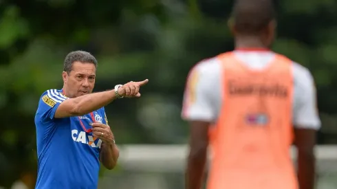 Foto: Pedro Martins/AGIF | Pupilo de Luxa no Flamengo pode parar em rival do Rubro-Negro
