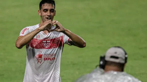 Foto: Celio Junior/AGIF – Marthã renovou contrato com o CRB para a próxima temporada
