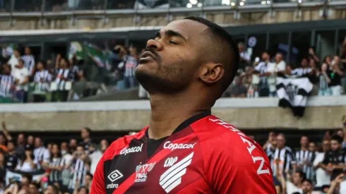 Nikão se tornou ídolo no Athletico Paranaense (Foto: Fernando Moreno/AGIF)
