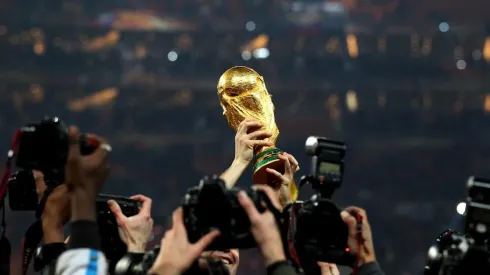 Clive Rose/Getty Images – Quem ficará com a tão sonhada Copa do Mundo?
