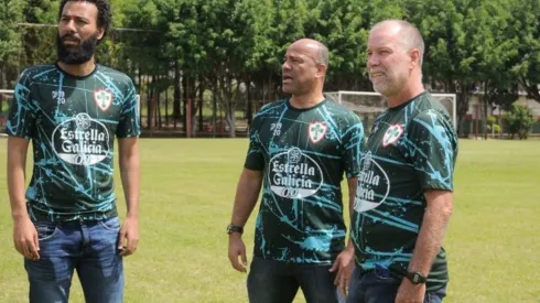 Sérgio Soares e comissão técnica conhecendo a estrutura da Portuguesa (Foto: Dorival Rosa/Portuguesa)