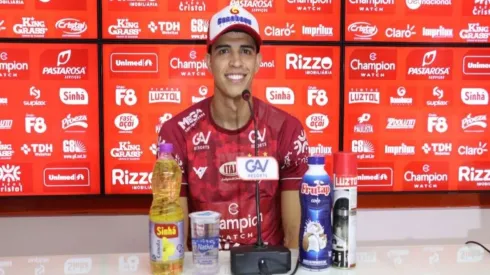 Núbia Alves / Vila Nova F.C - Rubens, atacante do Vila Nova