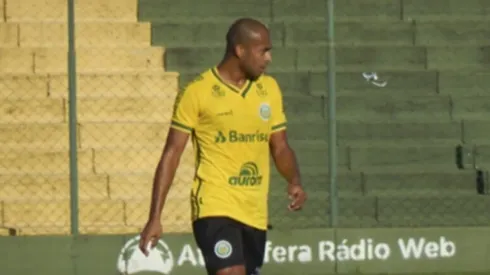 Diego Quirino com a camisa do Ypiranga (Foto: site oficial do Ypiranga)