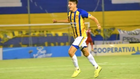 Juan Ojeda com a camisa do 12 de Octubro (Foto: Assessoria do jogador)
