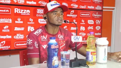 Comunicação/Vila Nova - Deivid, volante do Vila Nova