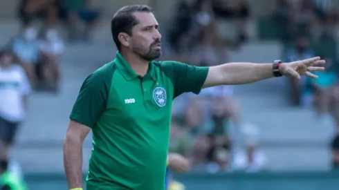 Foto: (Robson Mafra/AGIF) – Gustavo Morínigo concedeu entrevista coletiva no Coritiba neste sábado (22)
