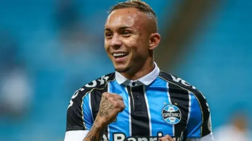 Foto: Lucas Uebel/Grêmio FBPA – Éverton renderá dinheiro ao Grêmio se for negociado somente com clubes da Europa
