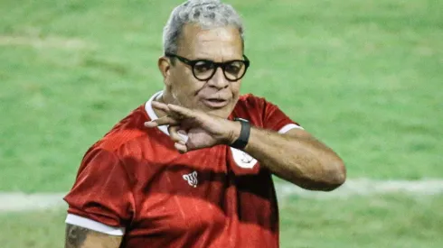 Foto: Paulo Paiva/AGIF |  Hélio dos Anjos deve apostar em Robinho como titular durante a partida

