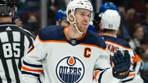 Capitão dos Oilers foi decisivo para a vitória do time de Edmonton, na madrugada desta quarta-feira (26) (Getty Images)

