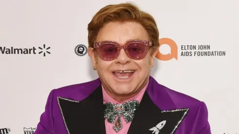 Elton John fez o anúncio na noite desta terça-feira (25), pelo Instagram
