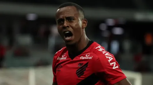 Foto: Joao Vitor Rezende Borba/AGIF – Botafogo pede empréstimo de Carlos Eduardo e Athletico deve responder ainda nesta quinta-feira
