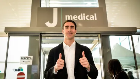 Vlahovic passou por exames médicos na Juventus nesta sexta-feira (28)
