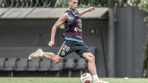Kaiky é muito bem avaliado no Santos; zagueiro tem apenas 18 anos