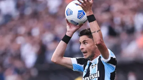 Foto: Ettore Chiereguini/AGIF – Diogo Barbosa abriu o jogo sobre situação do Grêmio
