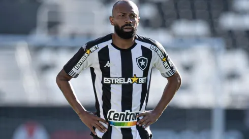 Foto: Jorge Rodrigues/AGIF | Chay está retomando às atividades no Botafogo
