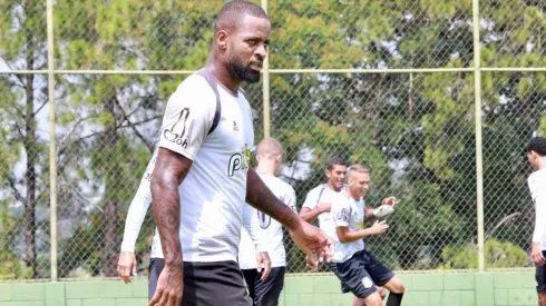 Divulgação/Ponte Preta. Dedé em treinamento com o elenco alvinegro
