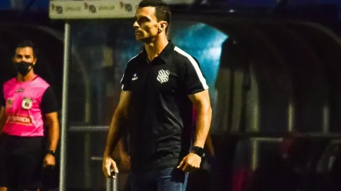 Foto: R.Pierre/AGIF – Júnior Rocha, treinador do Figueirense
