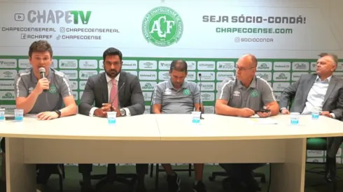 Reprodução/YouTube ChapeTV. Equipe administrativa da Chapecoense explicou a situação financeira do time em coletiva realizada nesta terça
