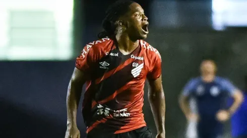 Foto: Divulgação/Athletico – Daniel Cruz marcou golaço na última sexta e reacendeu novela entre Athletico e Bahia
