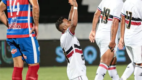 Tarcísio anotou dois gols contra o Afogados (Foto: Rafael Melo/Santa Cruz)
