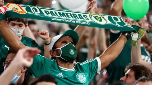 Foto: (Matthew Ashton – AMA/Getty Images) – A torcida do Palmeiras presente na final do Mundial de Clubes ganhou a imprensa internacional neste sábado (12)
